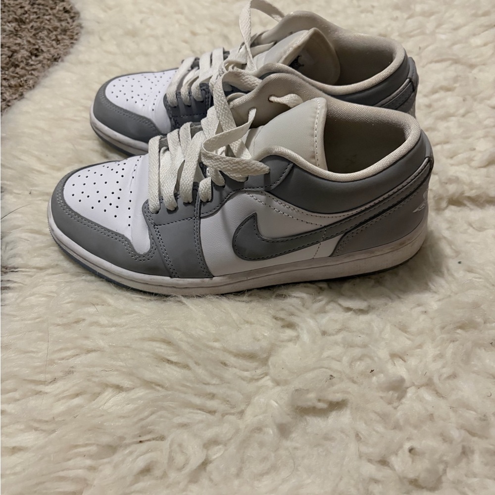 Nike Jordans Classic Gray and White Low-Tops - Picture 3 of 5